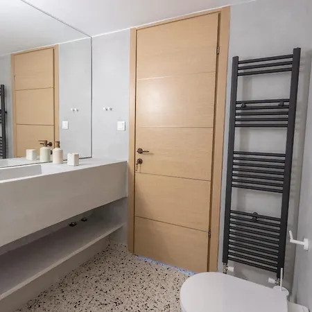 The View - Beachfront, 5 Bedrooms, Bbq, View Pefkochori