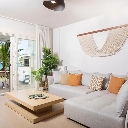 The View - Beachfront, 5 Bedrooms, Bbq, View