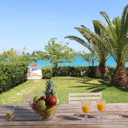 The View - Beachfront, 5 Bedrooms, Bbq, View Pefkochori