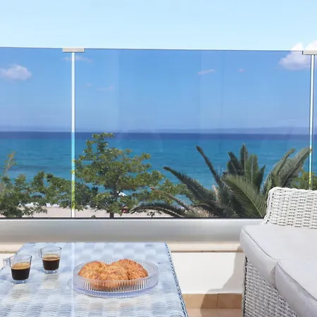 The View - Beachfront, 5 Bedrooms, Bbq, View