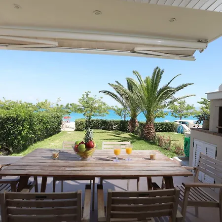 The View - Beachfront, 5 Bedrooms, Bbq, View Villa