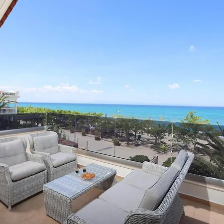 The View - Beachfront, 5 Bedrooms, Bbq, View Pefkochori