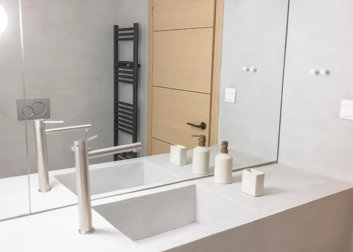 The View - Beachfront, 5 Bedrooms, Bbq, View *