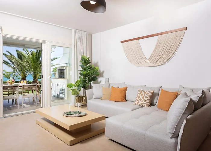 The View - Beachfront, 5 Bedrooms, Bbq, View