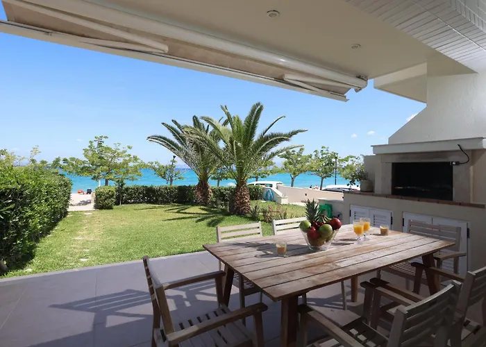 ヴィラ The View - Beachfront, 5 Bedrooms, Bbq, View ペフコホリ
