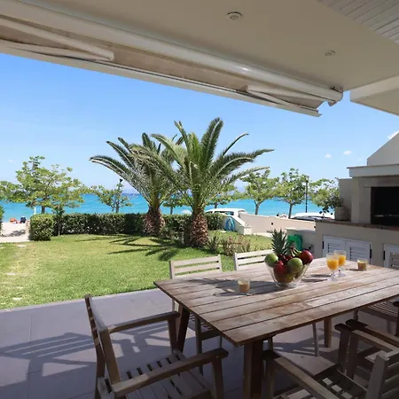 Вилла The View - Beachfront, 5 Bedrooms, Bbq, View Пефкохори