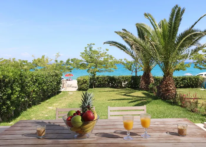 The View - Beachfront, 5 Bedrooms, Bbq, View Pefkochori