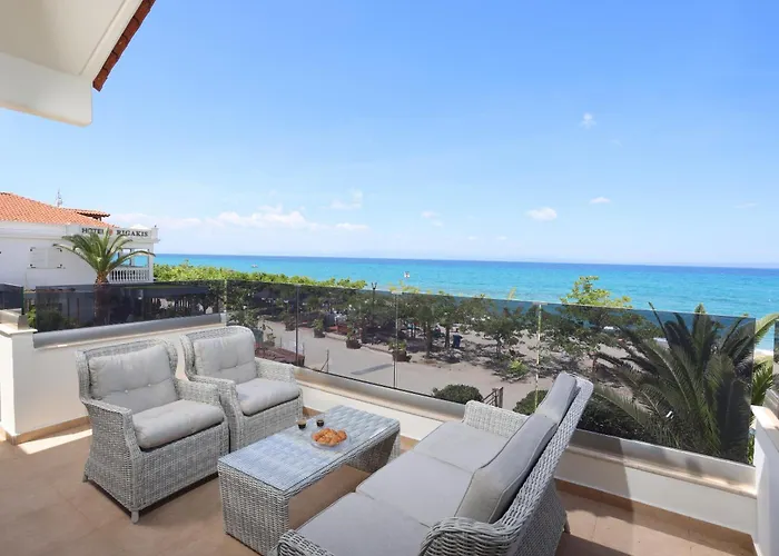 The View - Beachfront, 5 Bedrooms, Bbq, View Pefkochori